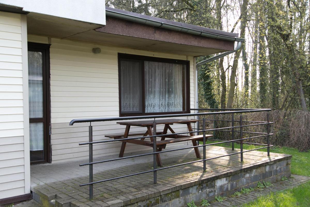 Camping Oaza Blonie Kornik Domki Standard - 3 Pokoje Exteriör bild